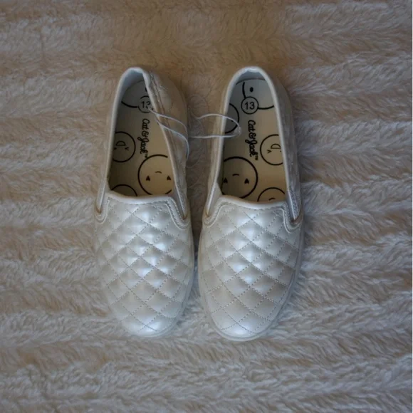 Cat & Jack Kids' White Slip-On Sneakers - Picture 3 of 10